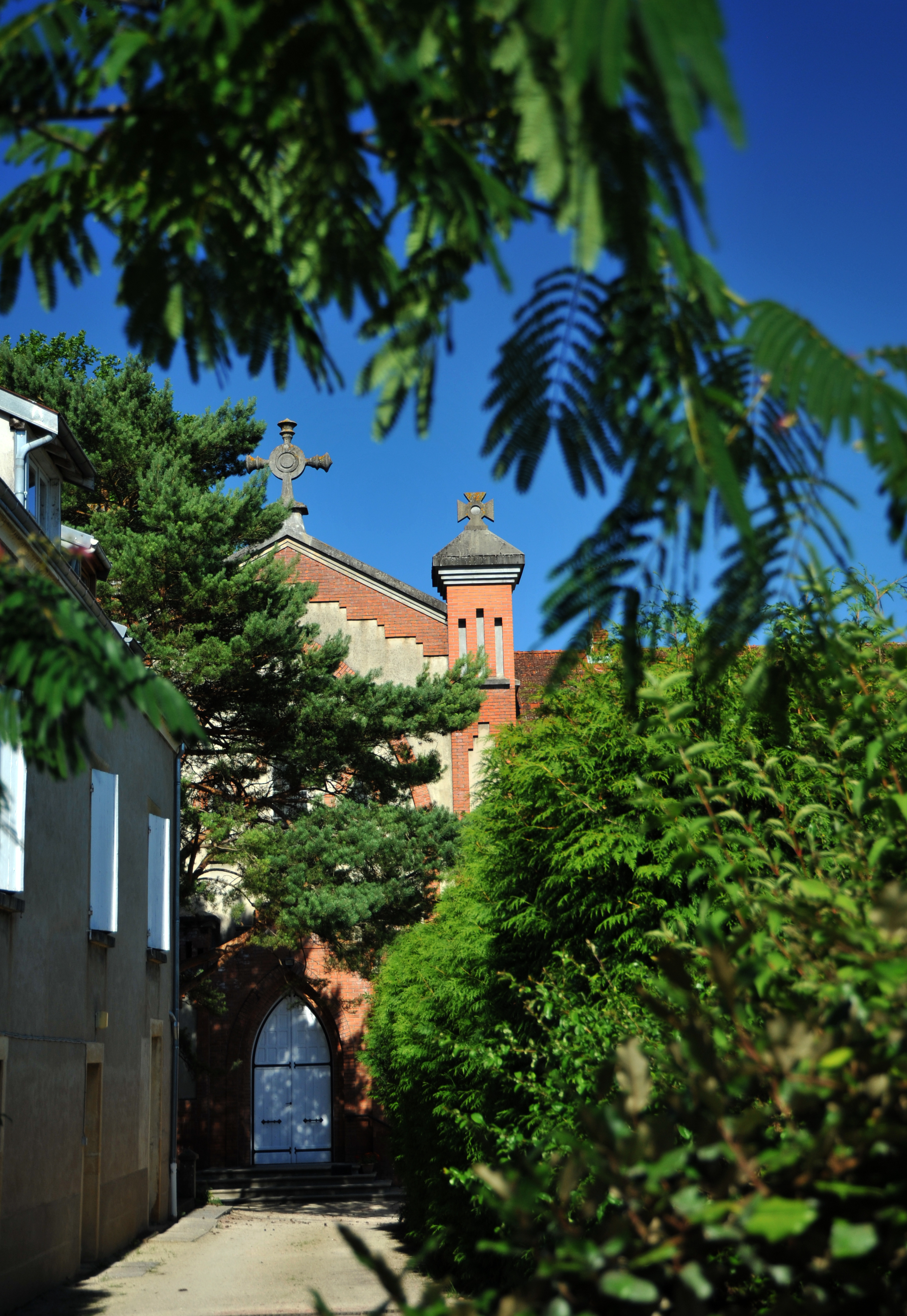 Entrée du monastère des Dominicaines vue depuis le jardin